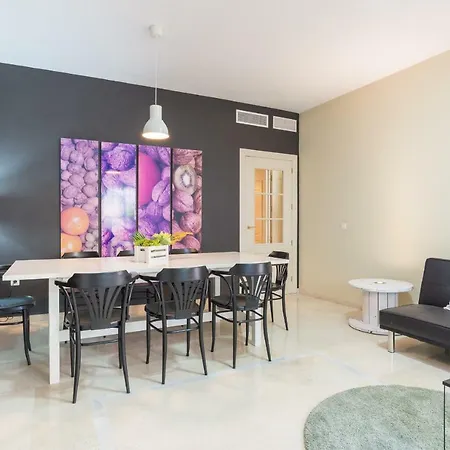 Gr2-large Groups Apt-walking Distance To Old Town