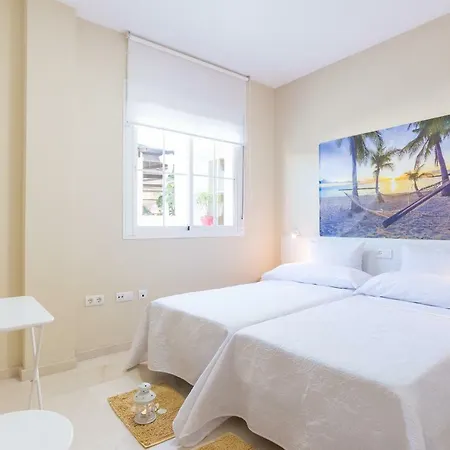 Gr2-large Groups Apt-walking Distance To Old Town