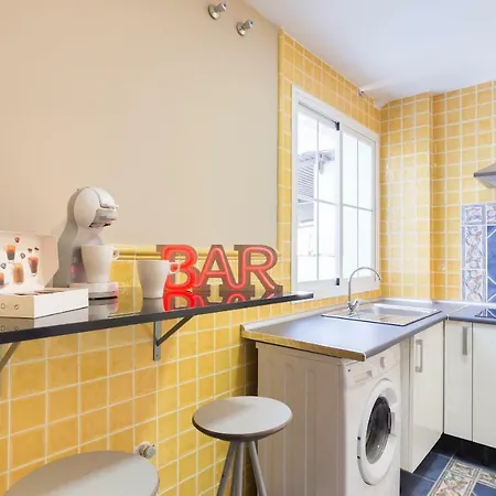 Gr2-large Groups Apt-walking Distance To Old Town Apartment